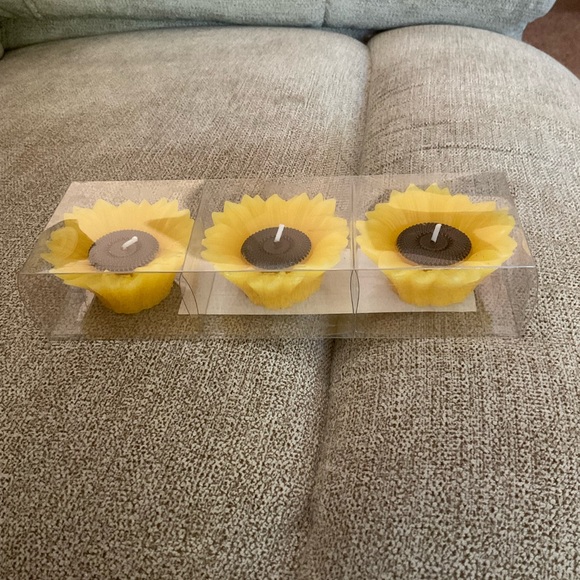 🌸3 for $18🌸 Candles, Sunflowers, Set of 3, Adorable, home decor - Picture 8 of 12